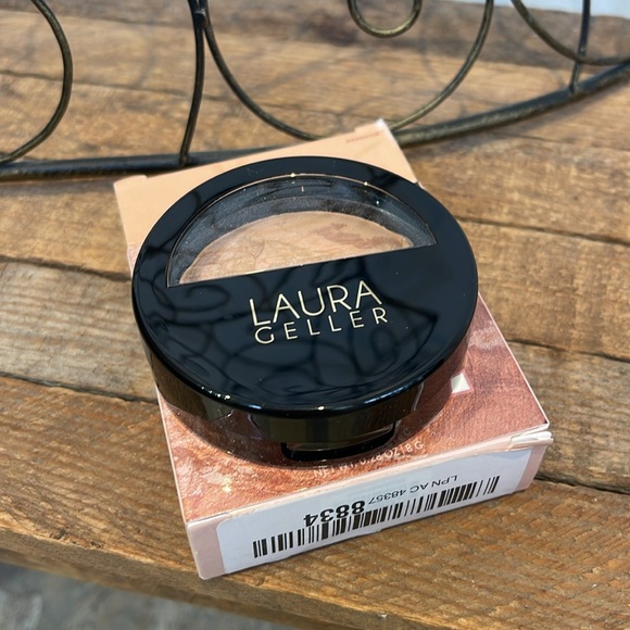 🆕 Laura Geller Baked Balance-N-Glow Illuminating Foundation - Picture 4 of 8